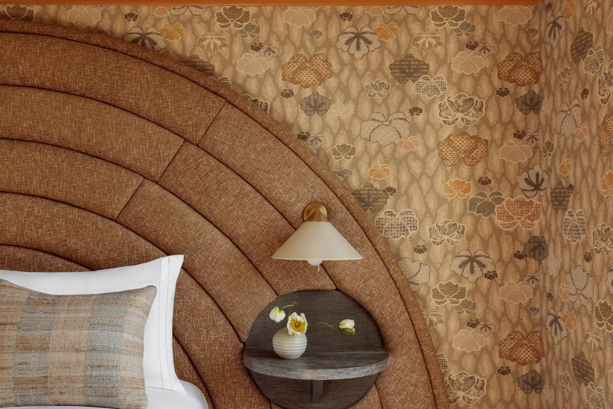 Landmark Deluxe Queen Guest room 1 Queen